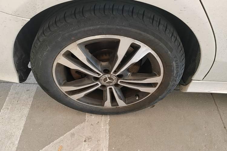 Used Mercedes-Benz C-Class 2017 Restyled C 200 Sport Edition Right Rear Wheel Hub