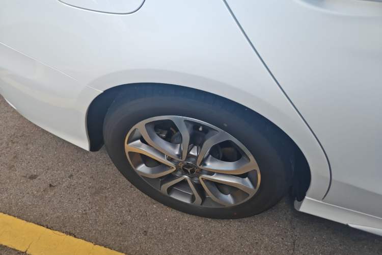 Used Mercedes-Benz C-Class 2017 Restyled C 180 L Fashion Edition Sport Version Right Rear Wheel Hub