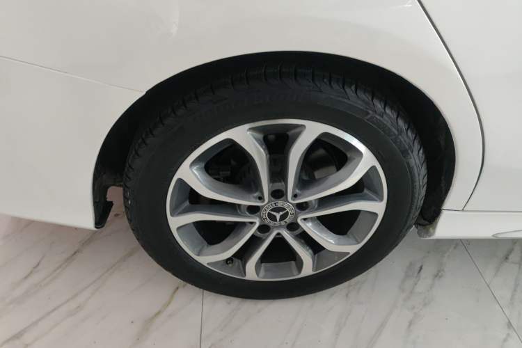 Used Mercedes-Benz C-Class 2017 Restyled C 180 L Fashion Edition Sport Version Right Rear Wheel Hub