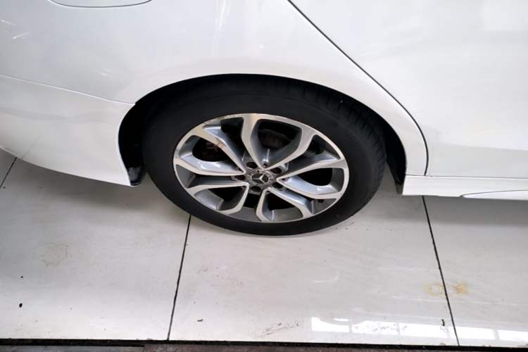 Used Mercedes-Benz C-Class 2017 Restyled C 180 L Fashion Edition Sport Version Right Rear Wheel Hub