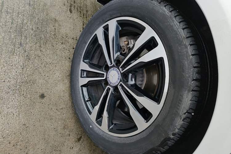 Used Mercedes-Benz C-Class 2017 Restyled C 200 Sport Edition Right Rear Wheel Hub