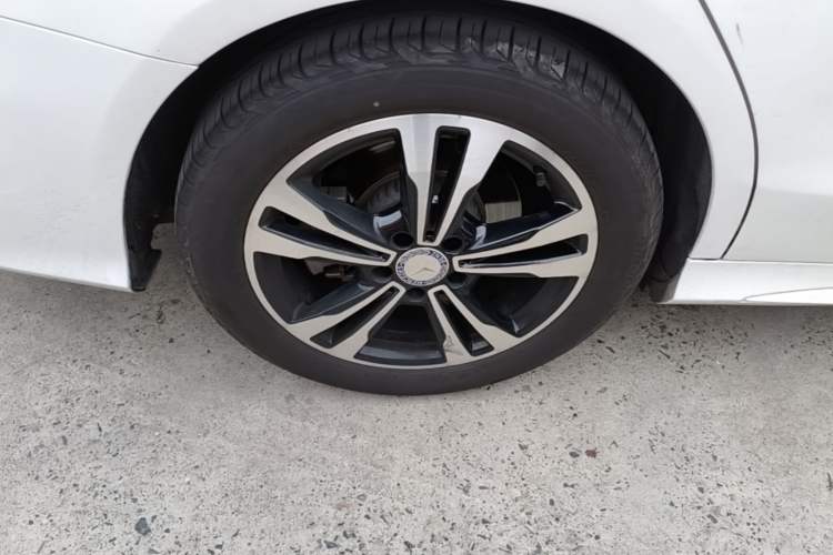 Used Mercedes-Benz C-Class 2017 C 200 Sport Edition Right Rear Wheel Hub