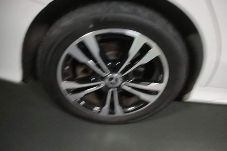 Used Mercedes-Benz C-Class 2017 Restyled C 200 Sport Edition Right Rear Wheel Hub