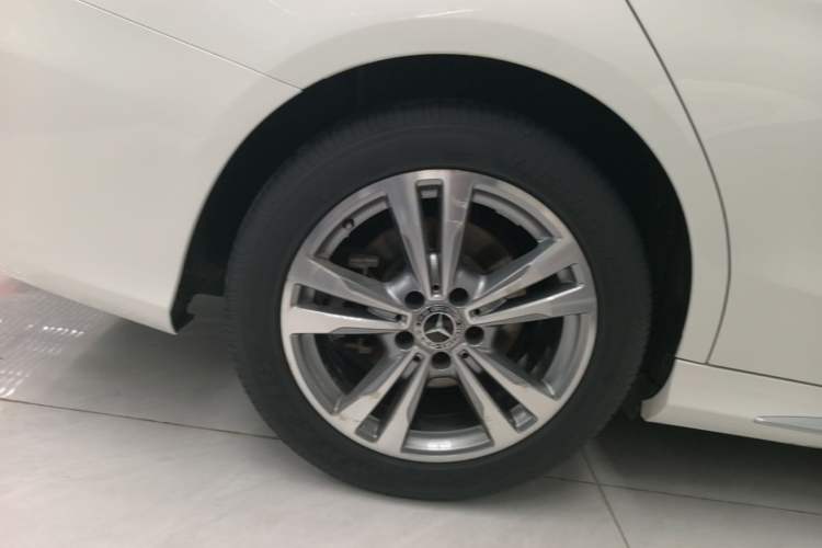 Used Mercedes-Benz C-Class 2017 Facelift C 200 L Sport Edition Right Rear Wheel Hub