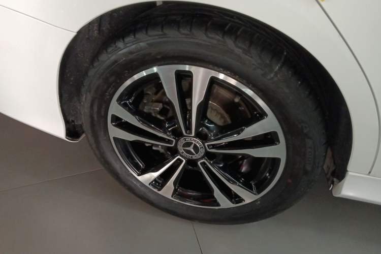 Used Mercedes-Benz C-Class 2017 Restyled C 200 Sport Edition Right Rear Wheel Hub