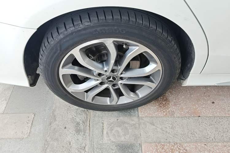 Used Mercedes-Benz C-Class 2017 Restyled C 180 L Fashion Edition Sport Version Right Rear Wheel Hub