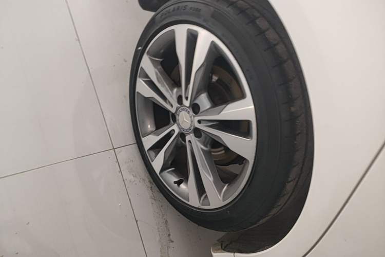 Used Mercedes-Benz C-Class 2017 Facelift C 200 L 4MATIC Sport Edition Right Rear Wheel Hub