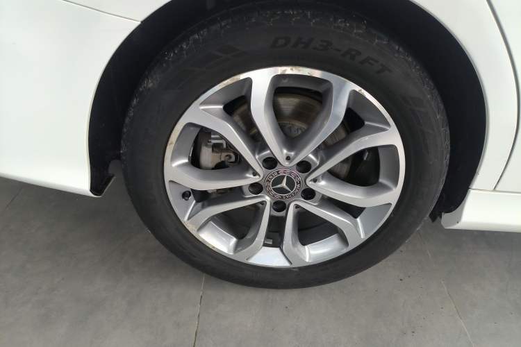 Used Mercedes-Benz C-Class 2017 Restyled C 180 L Fashion Edition Sport Version Right Rear Wheel Hub