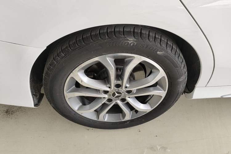 Used Mercedes-Benz C-Class 2017 Restyled C 180 L Fashion Edition Sport Version Right Rear Wheel Hub