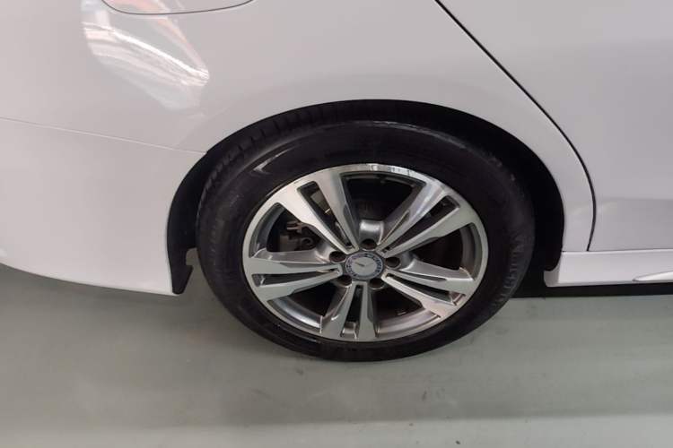 Used Mercedes-Benz C-Class 2017 C 200 L Sport Edition Right Rear Wheel Hub
