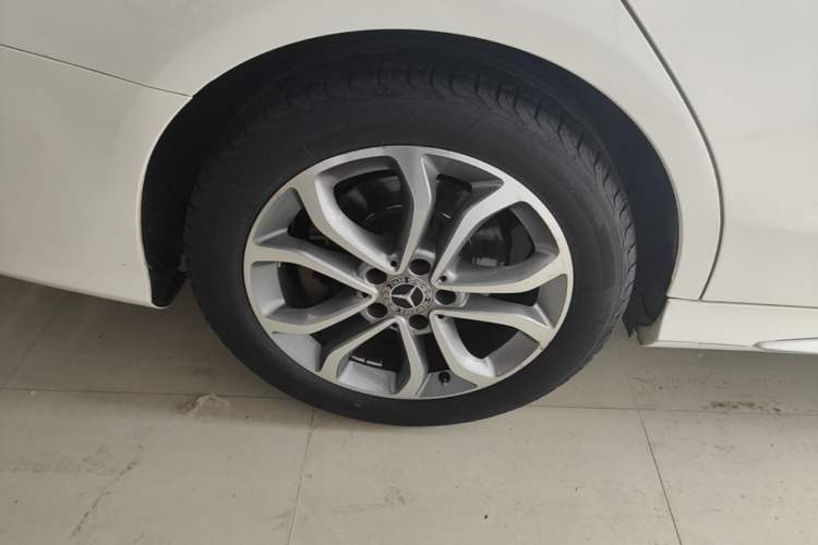 Used Mercedes-Benz C-Class 2017 Restyled C 180 L Fashion Edition Sport Version Right Rear Wheel Hub