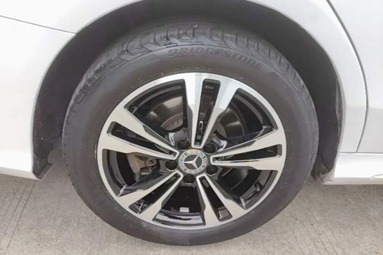 Used Mercedes-Benz C-Class 2017 Restyled C 200 Sport Edition Right Rear Wheel Hub