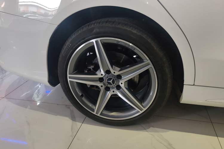 Used Mercedes-Benz C-Class 2017 Facelift C 200 Station Wagon Right Rear Wheel Hub