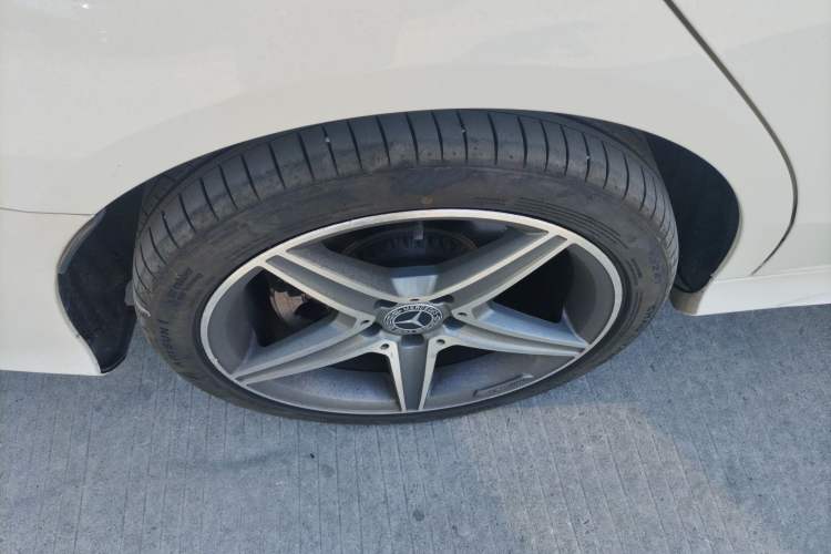 Used Mercedes-Benz C-Class 2017 C 200 station wagon Right Rear Wheel Hub