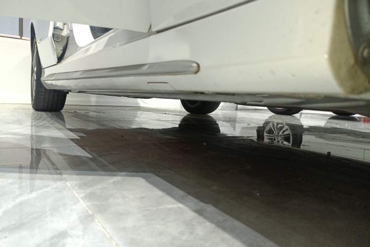 Used Mercedes-Benz C-Class 2017 Facelift C 200 L Sport Edition Right Side Sill