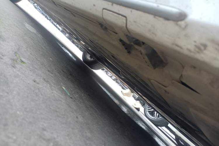 Used Mercedes-Benz C-Class 2017 Facelift C 200 L Sport Edition Right Side Sill