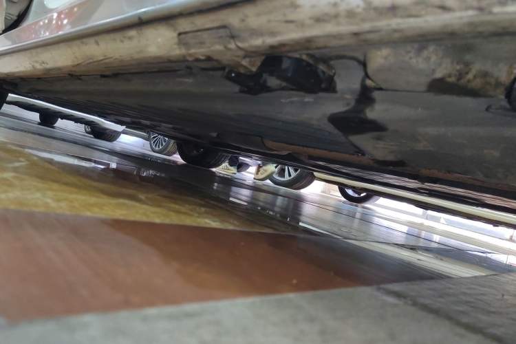 Used Mercedes-Benz C-Class 2017 C 180 L Sport Edition Right Side Sill
