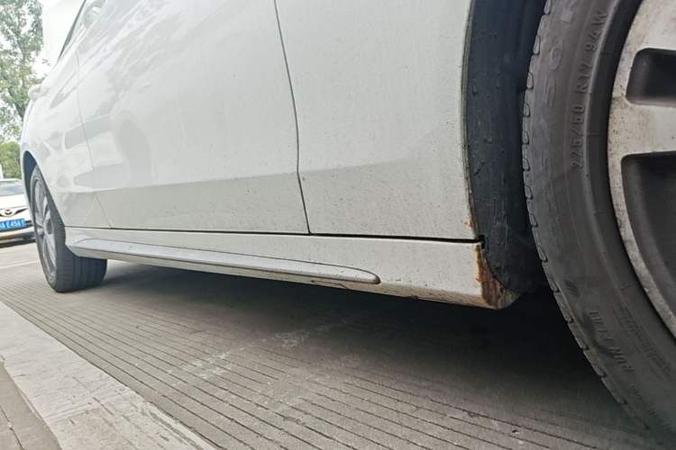 Used Mercedes-Benz C-Class 2017 Facelift C 200 L Sport Edition Right Side Sill