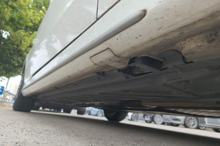Used Mercedes-Benz C-Class 2017 Facelift C 200 L Sport Edition Right Side Sill