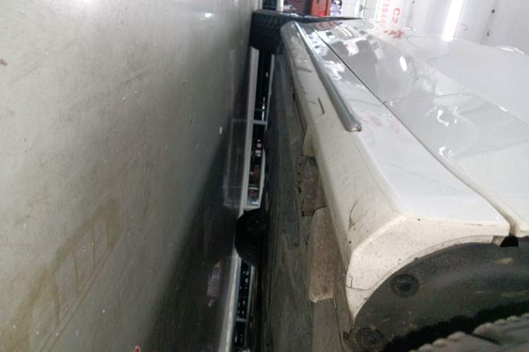 Used Mercedes-Benz C-Class 2017 Facelift C 200 L Sport Edition Right Side Sill