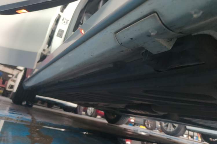 Used Mercedes-Benz C-Class 2017 Facelift C 200 L Sport Edition Right Side Sill