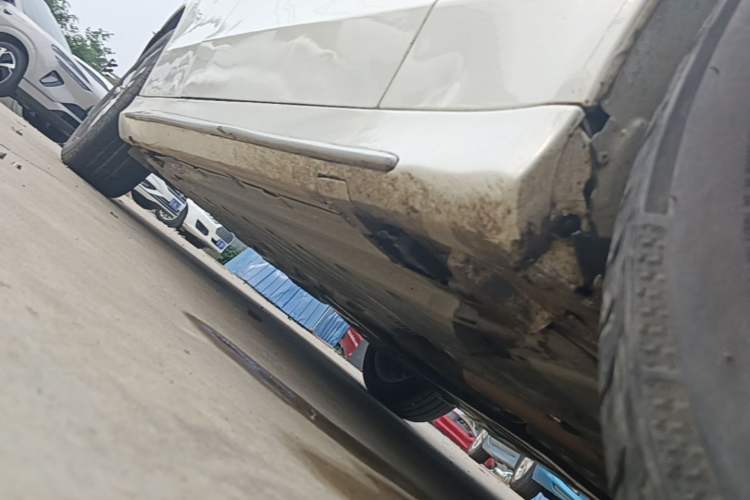 Used Mercedes-Benz C-Class 2017 C 200 L Sport Edition Right Side Sill