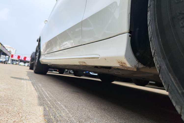 Used Mercedes-Benz C-Class 2017 C 200 Sport Edition Right Side Sill
