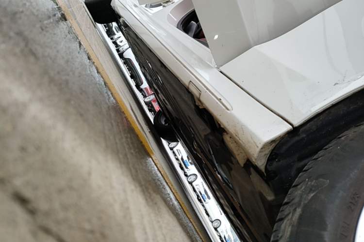 Used Mercedes-Benz C-Class 2017 Restyled C 200 Sport Edition Right Side Sill