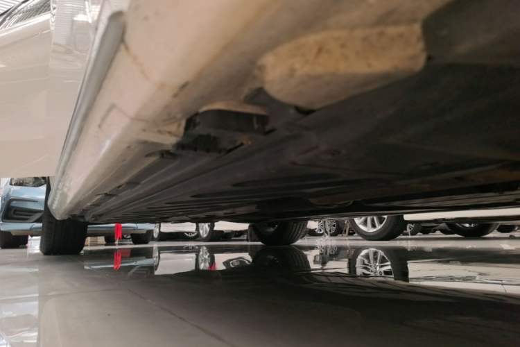 Used Mercedes-Benz C-Class 2017 Facelift C 200 L Sport Edition Right Side Sill