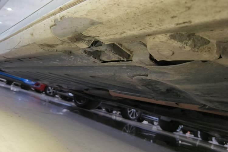 Used Mercedes-Benz C-Class 2017 C 200 4MATIC Coupe Right Side Sill