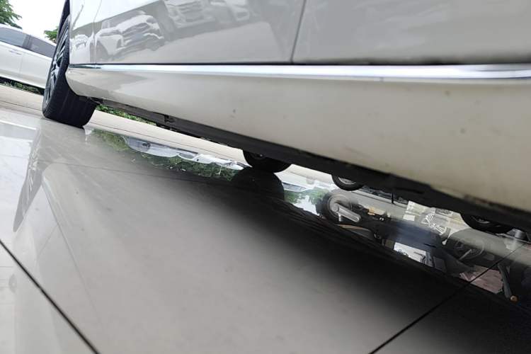 Used Mercedes-Benz C-Class 2017 Facelift C 200 L Right Side Sill