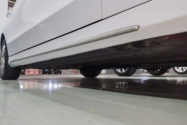 Used Mercedes-Benz C-Class 2017 C 200 L Sport Edition Right Side Sill