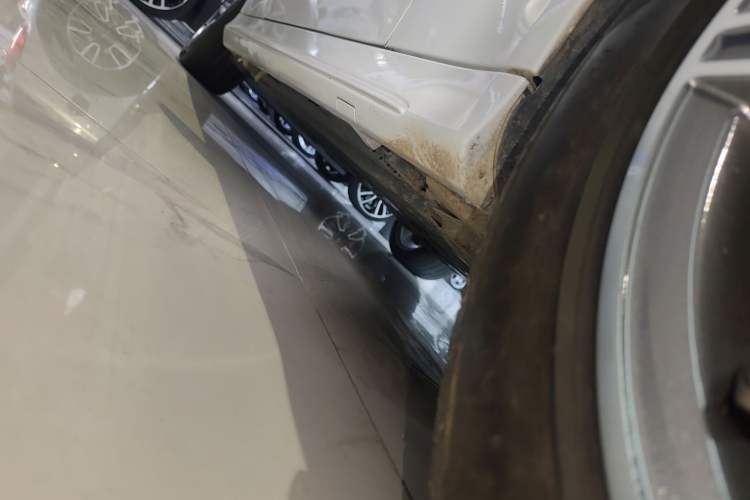 Used Mercedes-Benz C-Class 2017 Facelift C 200 Station Wagon Right Side Sill