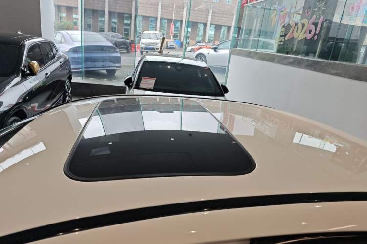 Used Mercedes-Benz C-Class 2017 Restyled C 200 Sport Edition Roof