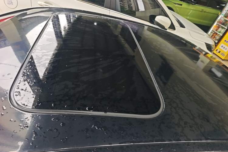 Used Mercedes-Benz C-Class 2017 Restyled C 200 Sport Edition Roof