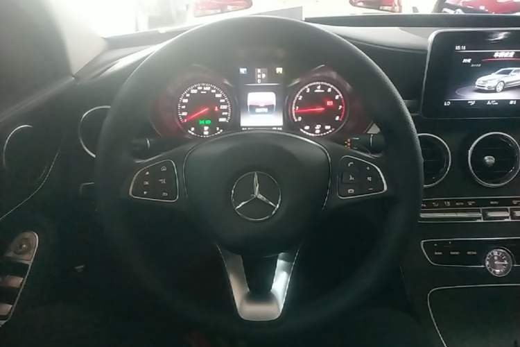 Used Mercedes-Benz C-Class 2017 Facelift C 200 L Sport Edition Steering Wheel