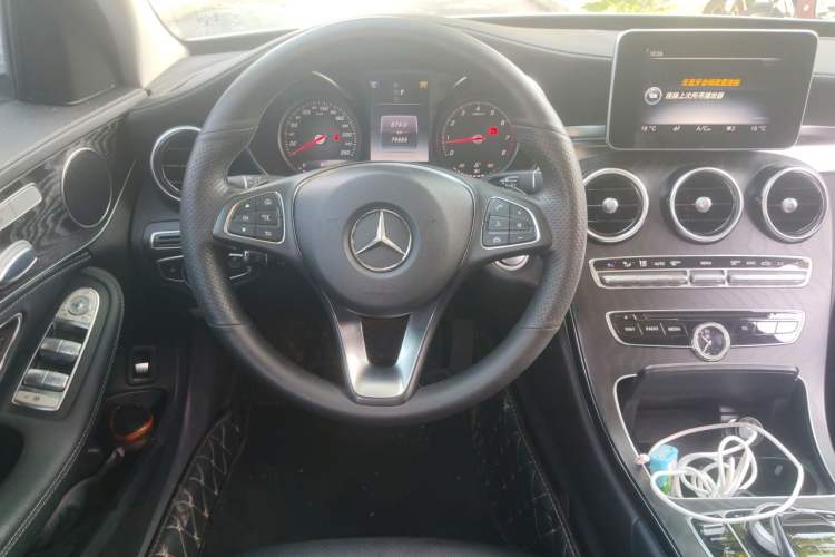 Used Mercedes-Benz C-Class 2017 Facelift C 200 L Sport Edition Steering Wheel