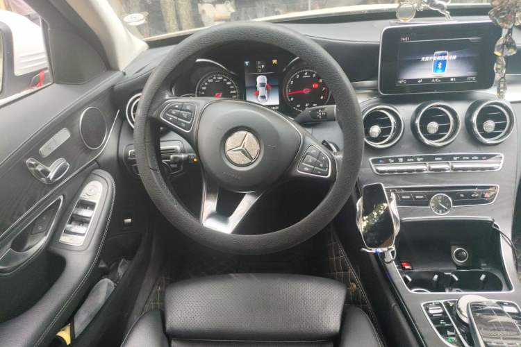 Used Mercedes-Benz C-Class 2017 Facelift C 200 L Sport Edition Steering Wheel