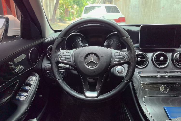Used Mercedes-Benz C-Class 2017 Facelift C 200 L Sport Edition Steering Wheel