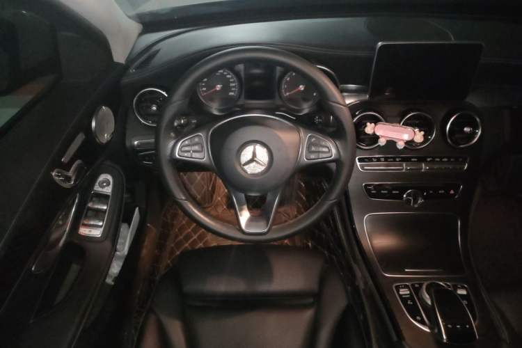 Used Mercedes-Benz C-Class 2017 Facelift C 200 L Sport Edition Steering Wheel