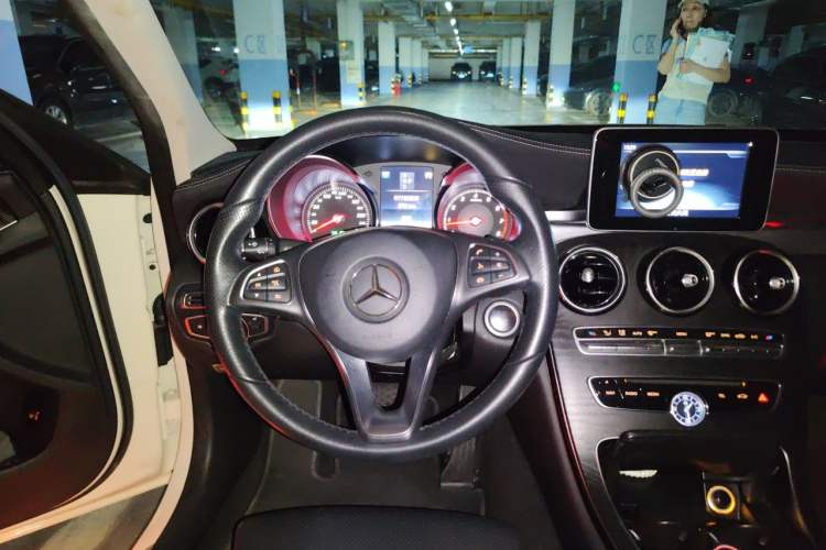 Used Mercedes-Benz C-Class 2017 Facelift C 200 L Sport Edition Steering Wheel