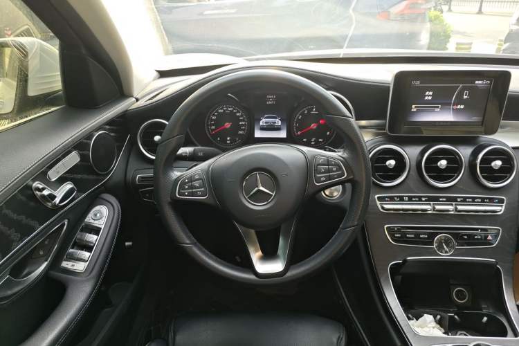 Used Mercedes-Benz C-Class 2017 Facelift C 200 L Sport Edition Steering Wheel