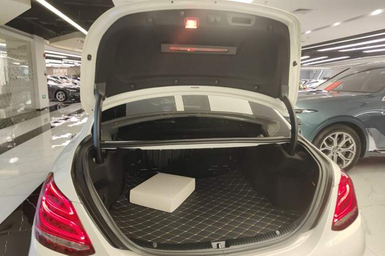Used Mercedes-Benz C-Class 2017 C 200 Sport Edition Trunk