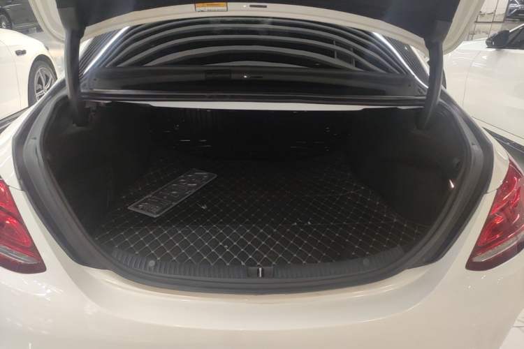 Used Mercedes-Benz C-Class 2017 Restyled C 200 Sport Edition Trunk