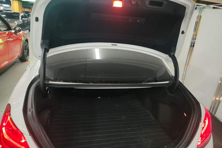 Used Mercedes-Benz C-Class 2017 Restyled C 180 L Fashion Edition Sport Version Trunk
