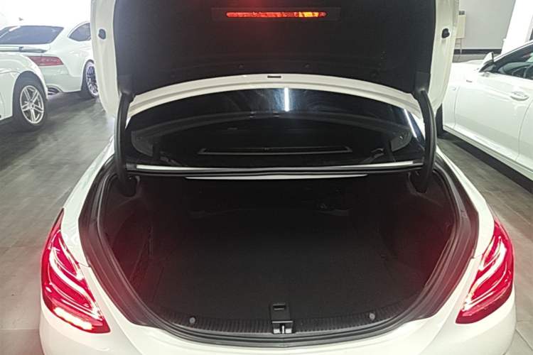 Used Mercedes-Benz C-Class 2017 Facelift C 200 L Sport Edition Trunk