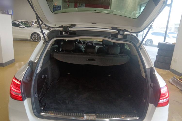 Used Mercedes-Benz C-Class 2017 C 200 station wagon Trunk