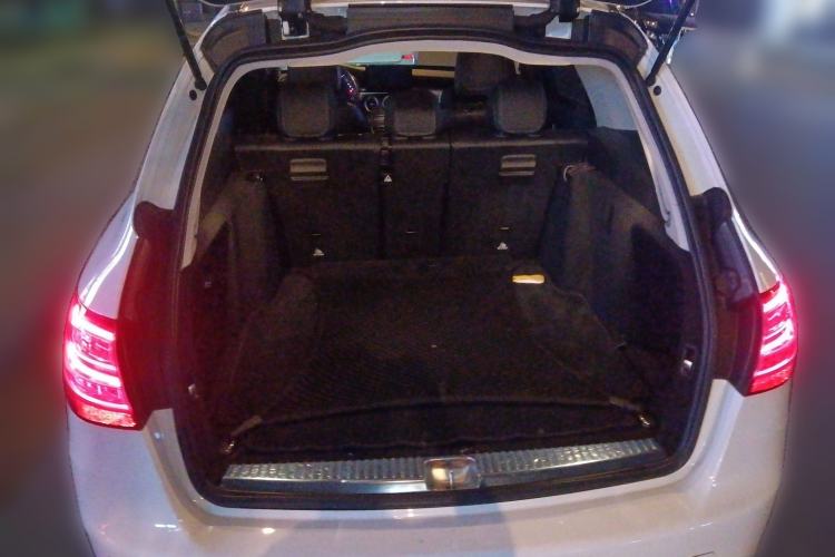 Used Mercedes-Benz C-Class 2017 C 200 station wagon Trunk
