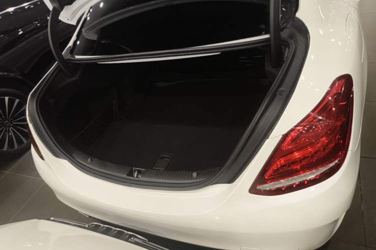 Used Mercedes-Benz C-Class 2017 Restyled C 200 Sport Edition Trunk
