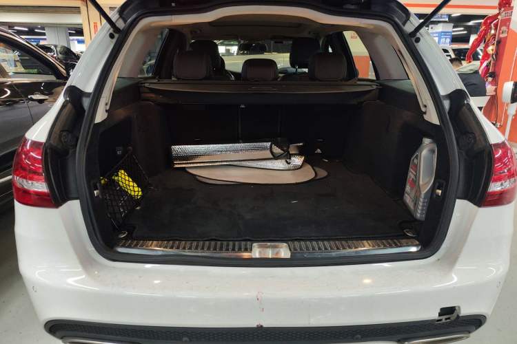 Used Mercedes-Benz C-Class 2017 C 200 station wagon Trunk